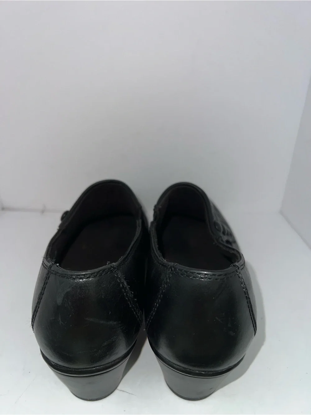 Clarks Collection Black Leather Slip-On Heels – Women’s 6.5